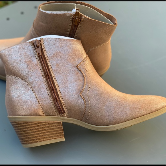 Women’s Metallic Fashion Style Western Boots Shoe - Picture 7 of 14